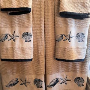 Madison Park. Brand New Towel Set of 6. Blue and Beige